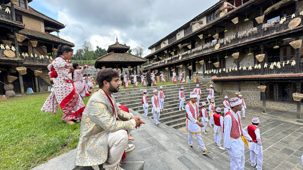 टिकटकमा र युटुबमा हिट बन्दै वरिस्ठ बलाराम फिल्म को गित न्याउली बनैमा